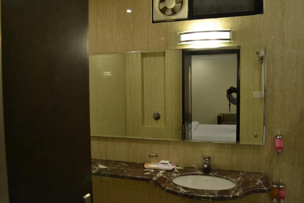 Hotel Ravisha Continental Prayagraj Zimmer foto