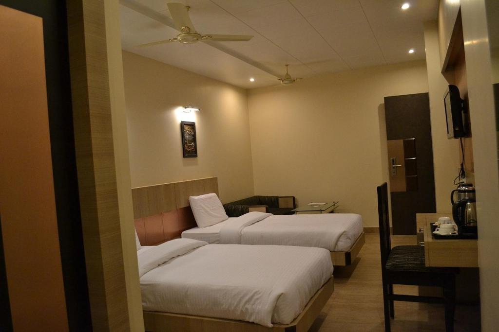 Hotel Ravisha Continental Prayagraj Zimmer foto